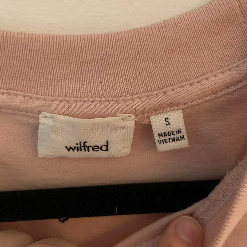Aritzia light pink crop top - Picture 2 of 4